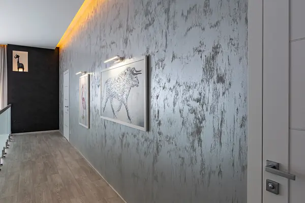 Дом с серебристыми стенами / House with silver walls