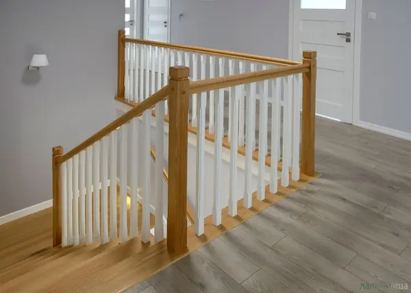 Деревянная лестница в частном доме