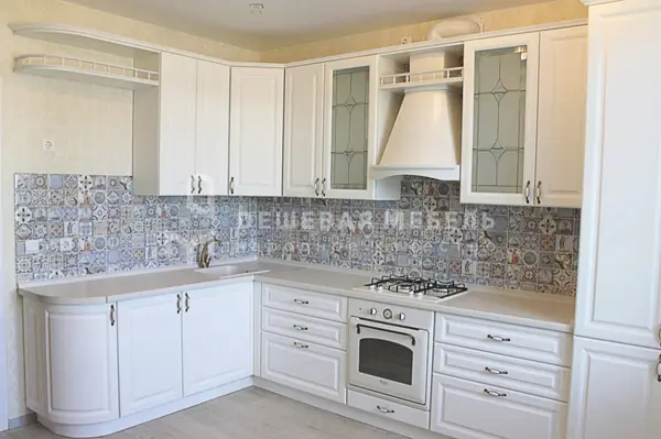 Недорогая кухня белого цвета "Традиция арт.84"