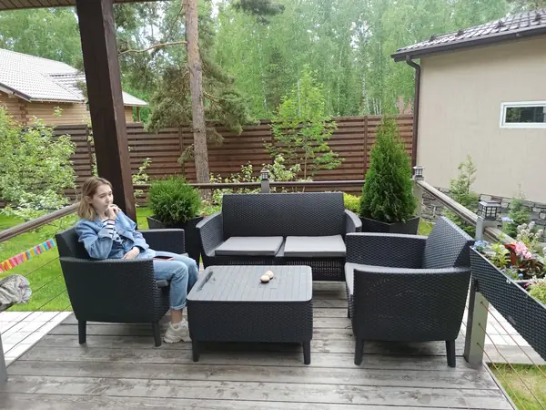 Уютная терраса и гостинная с растениями