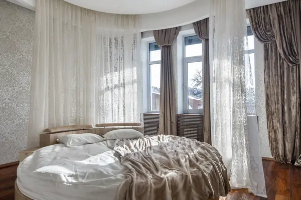 Дом с бассейном