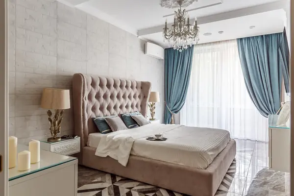 В греческом зале