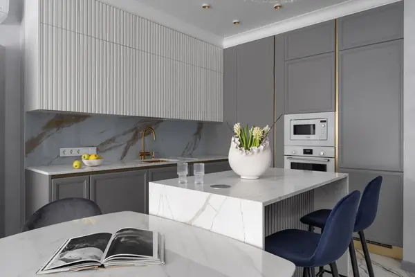 Неоклассика с акцентами индиго