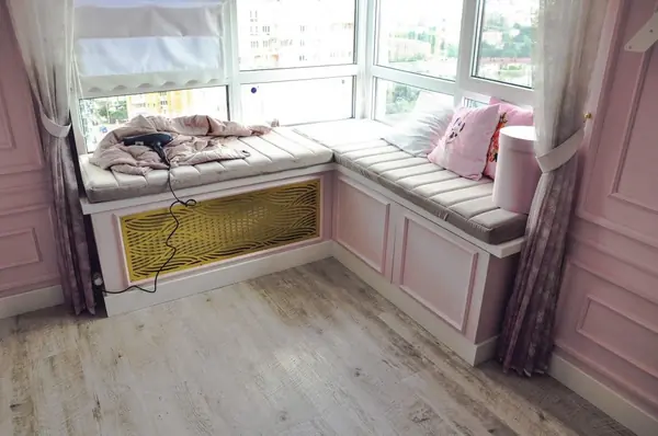 Детская, зона под окном