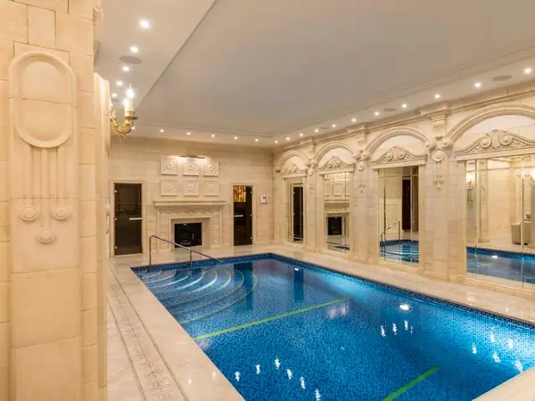 Интерьер бассейна