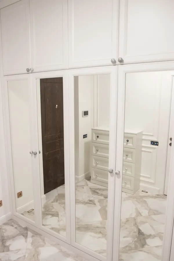 Прихожая в современной классике