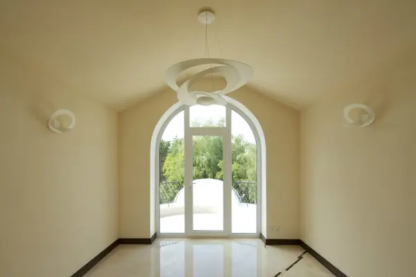 Загородный дом - мансарда, расположение кухни и душевой. Реализованный проект.