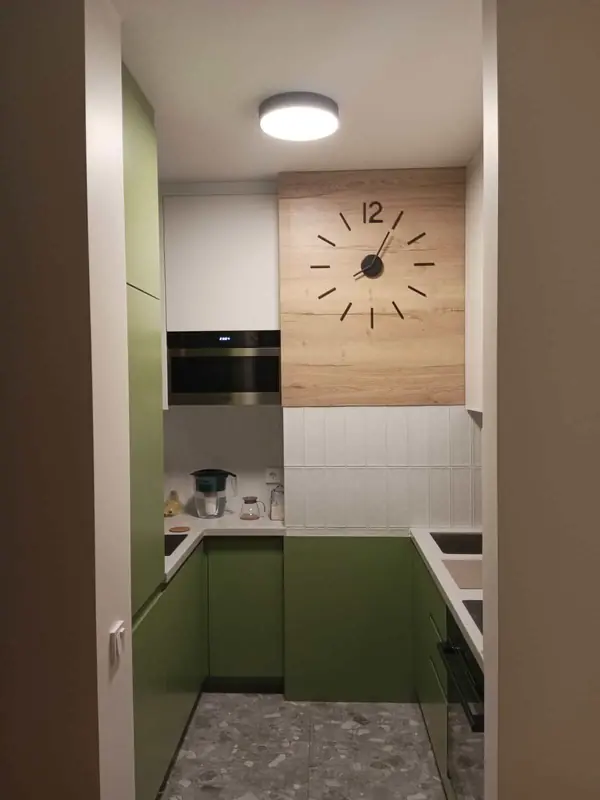 Кухня и шкаф синтегрированными ручками