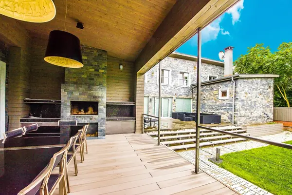 Дом с бассейном