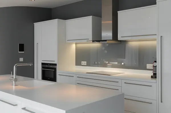 Кухня и двери для квартиры в Риге