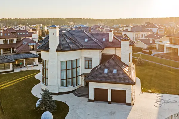 Строительство дома и отделочные работы. Дом на Новой Риге. 700 кв.м.