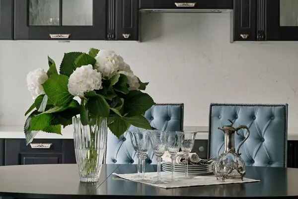 Столешница и стеновая панель из кварцевого камня Bianco Venato