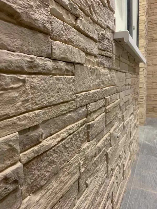 Отделка балкона декоративным камнем