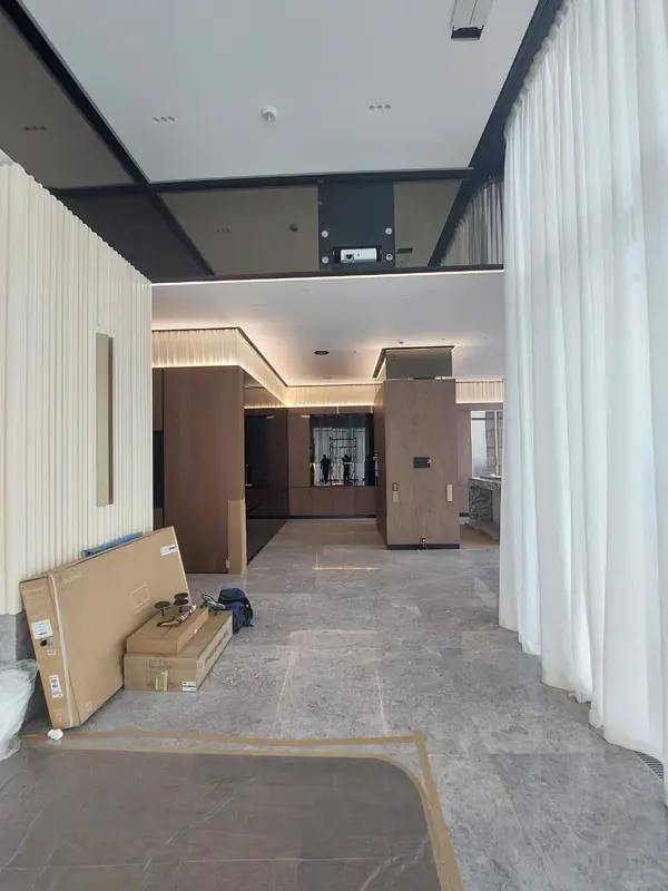 Облицовка стен панелями из стекла