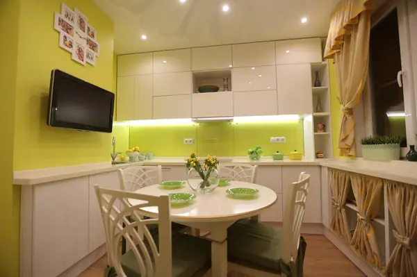 Кухня с ромашками