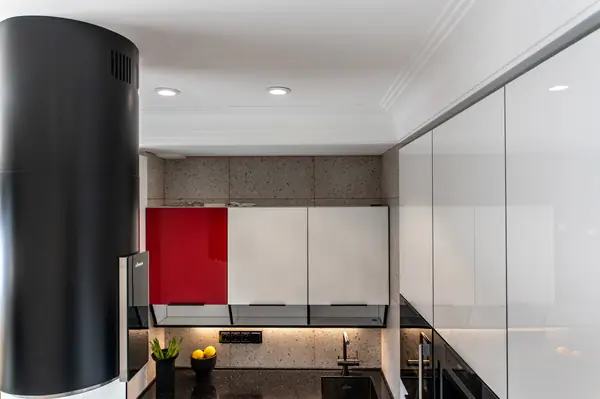 Островная вытяжка Equilibrium в передаче «Квартирный вопрос».