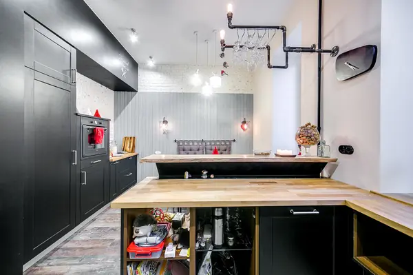 Просторная кухня в стиле лофт