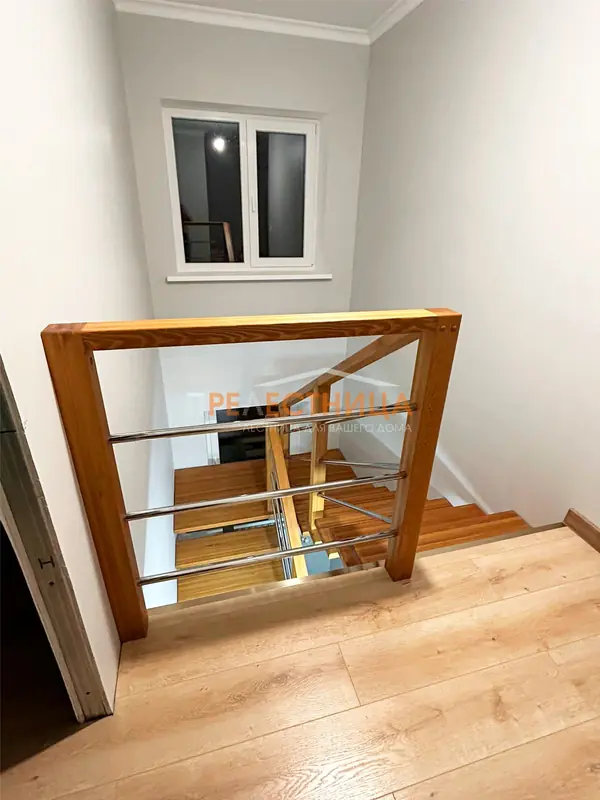 Лестница на центральном косоуре Ассоль-42