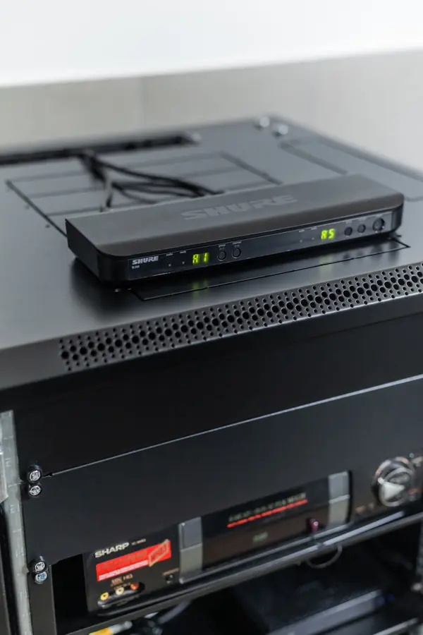 Гостевой домик с домашним кинотеатром в стиле лофт.