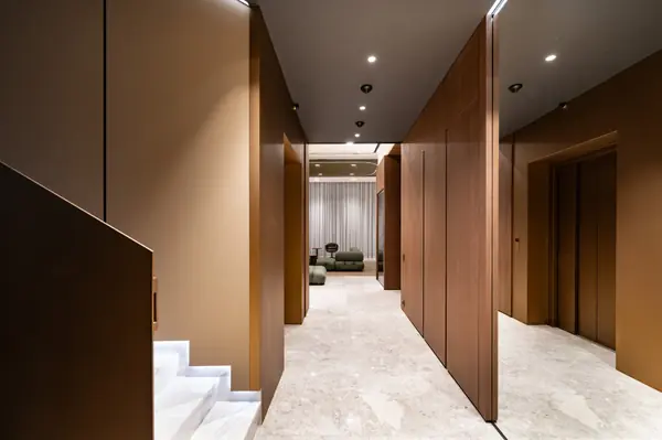 Распашной шкаф из массива дуба