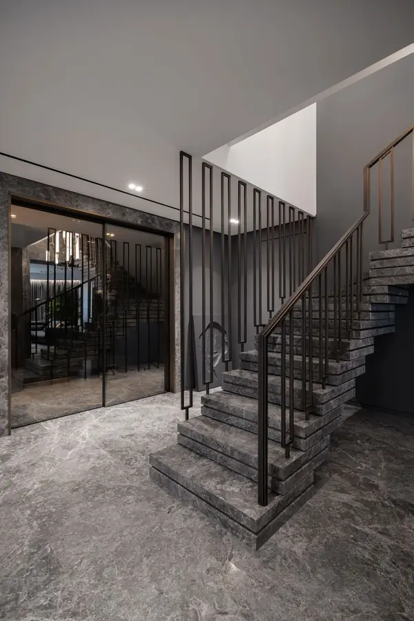 Triumph: eclectic style of stones & metals