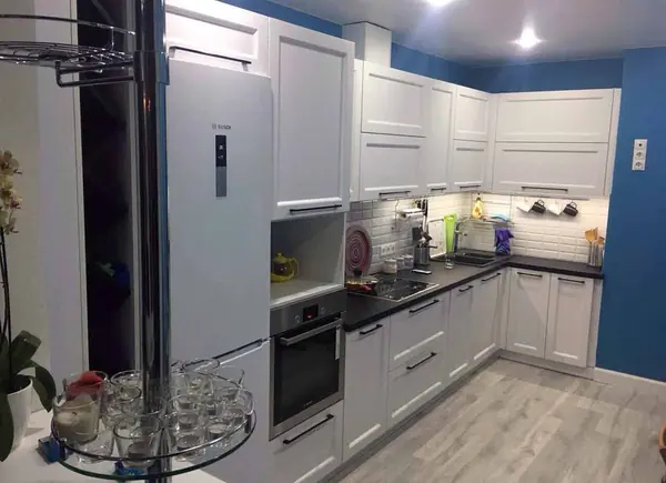 Кухни с окрашенными фасадами