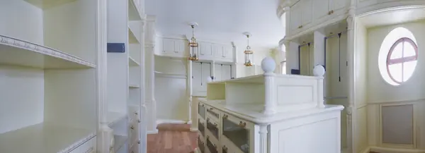 Гардеробная в Классическом стиле