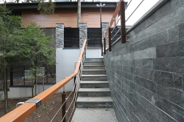 Дом 19 Полянка/ улица