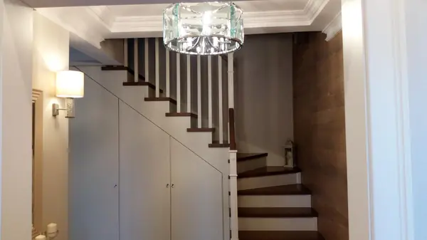 лестница с встроенным шкафом