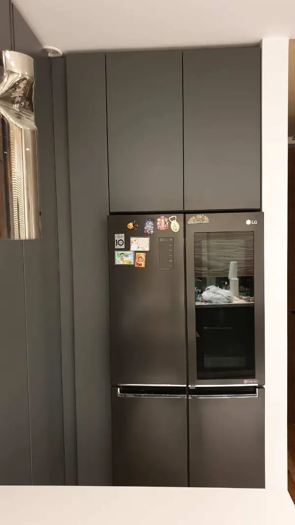 Кухня из эмали и массива.