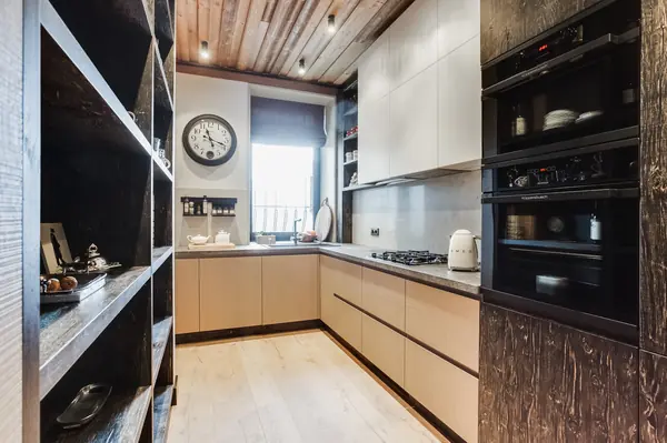 Необычное сочетание березы Old legno naturale, структурного шпона и эмали