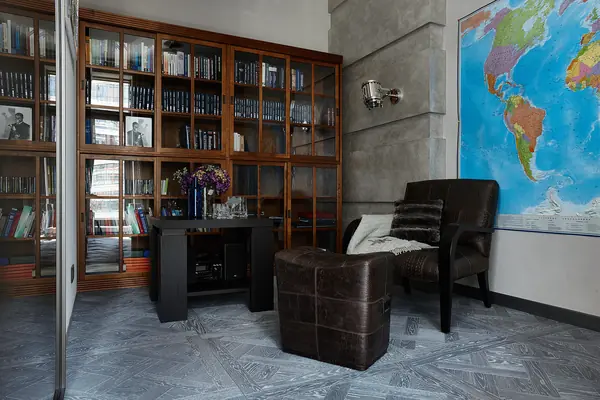 Уютный и простоный кабинет в стиле модер