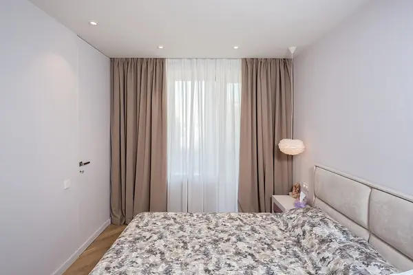 Шторы в интерьере 2х комнатной квартиры