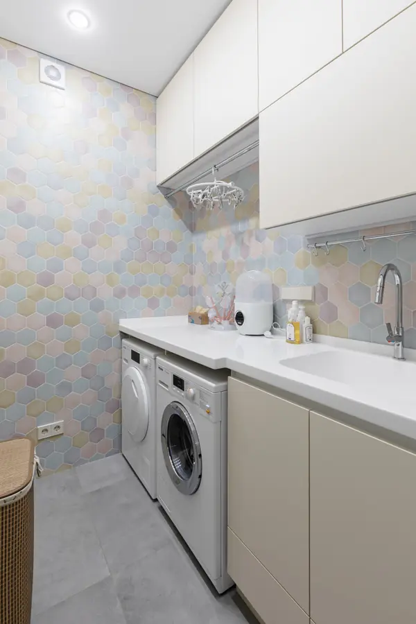 Элегантная неоклассика в бежево-серых тонах