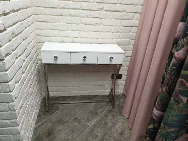 Столы и консоли