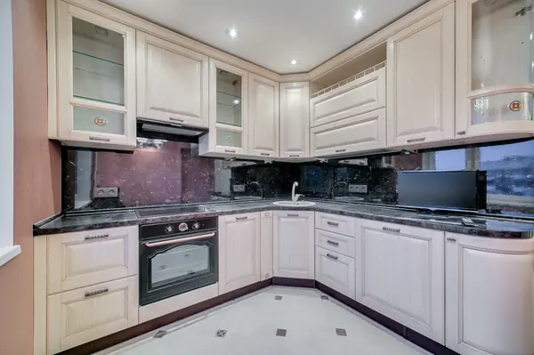 Кухня 6м2 для пожилой дамы