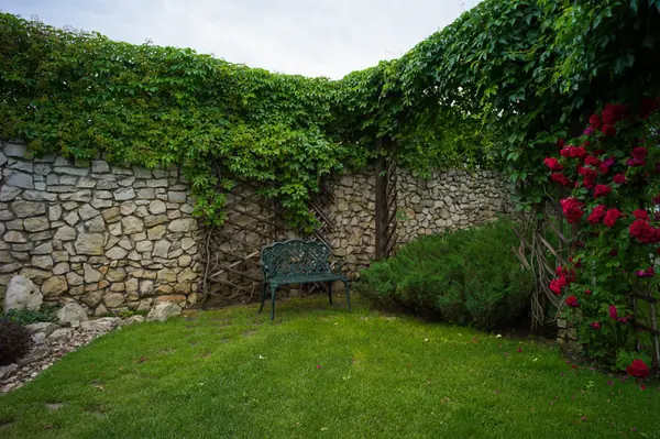 Дом с водопадом