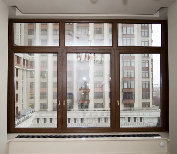 Дубовые окна в Триумф Паласе (дерево-алюминиевые окна)