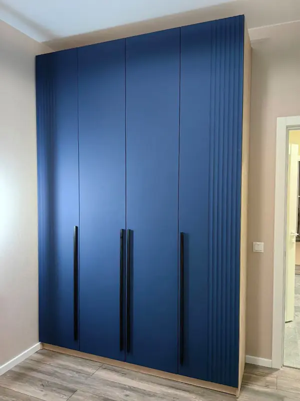 Распашные шкафы