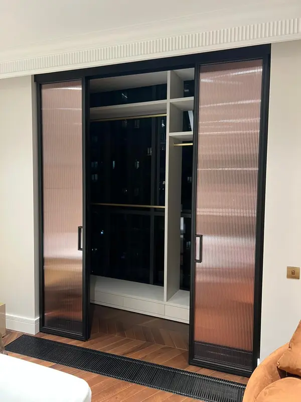 Перегородка из стекла на лоджию