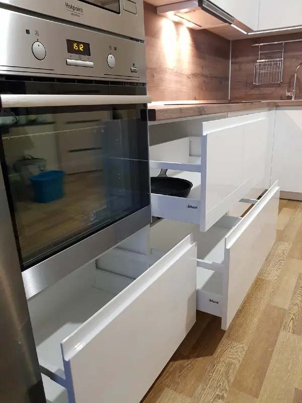 Стильный кухонный гарнитур.