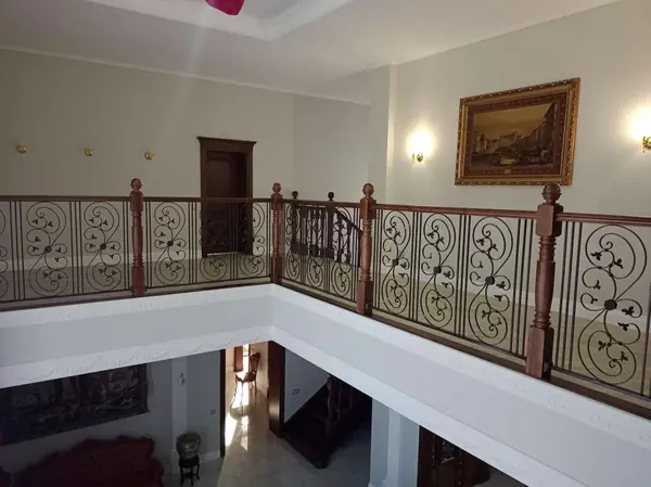 Кованное ограждение второго этажа