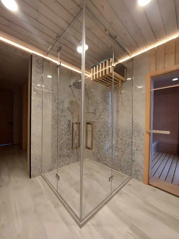 Стеклянная перегородка в душевую