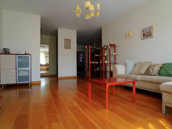 Паркетная доска из массива дуба Tantum Quercus в интерьере (квартира)