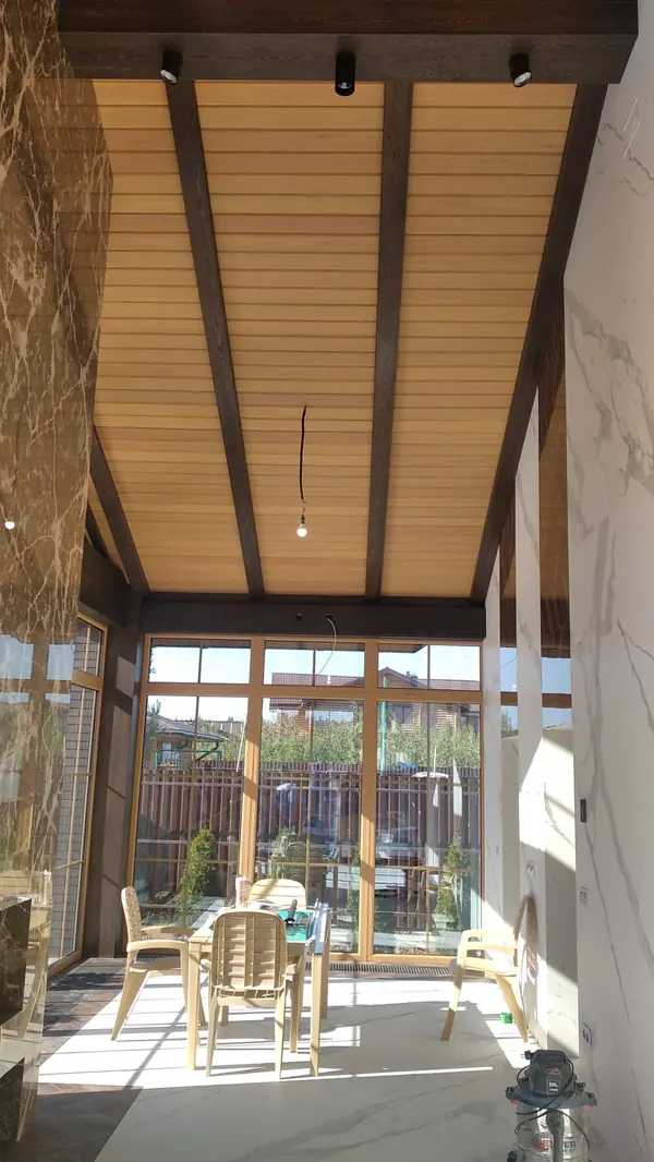 Отделка лиственницей загородного дома в КП «Можайское Море»