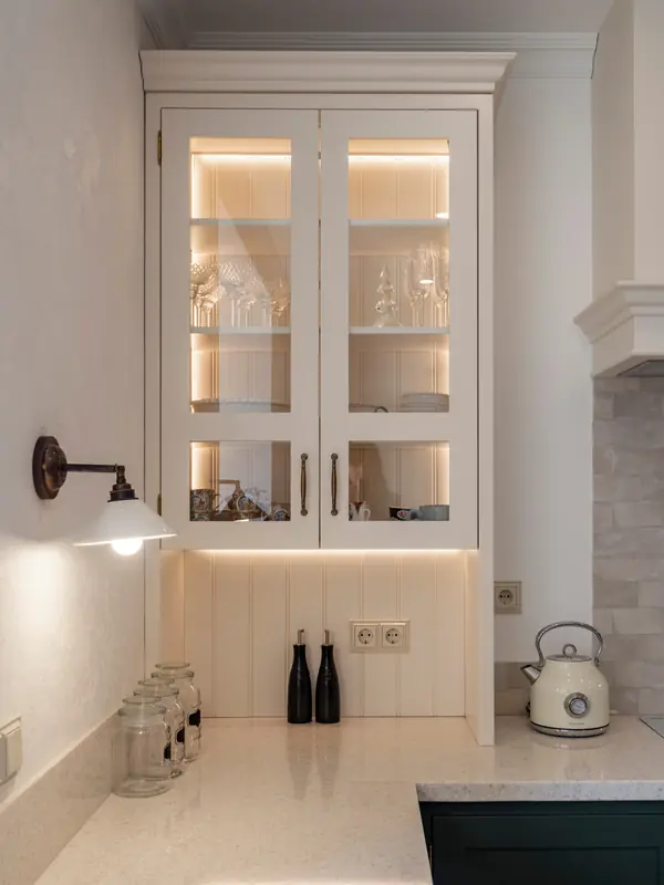 Элегантная кухня в неоклассическом стиле