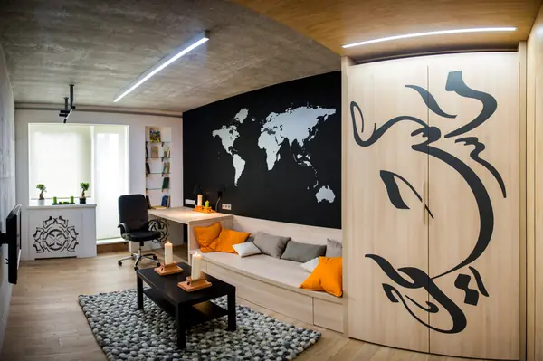 Спальня с бетонным потолком