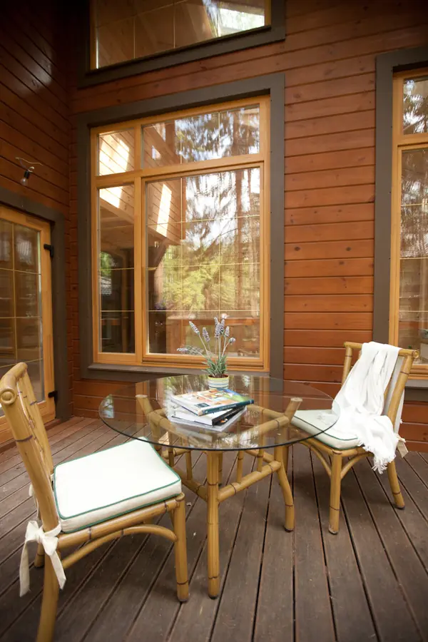 Деревянные окна в домах из клееного бруса