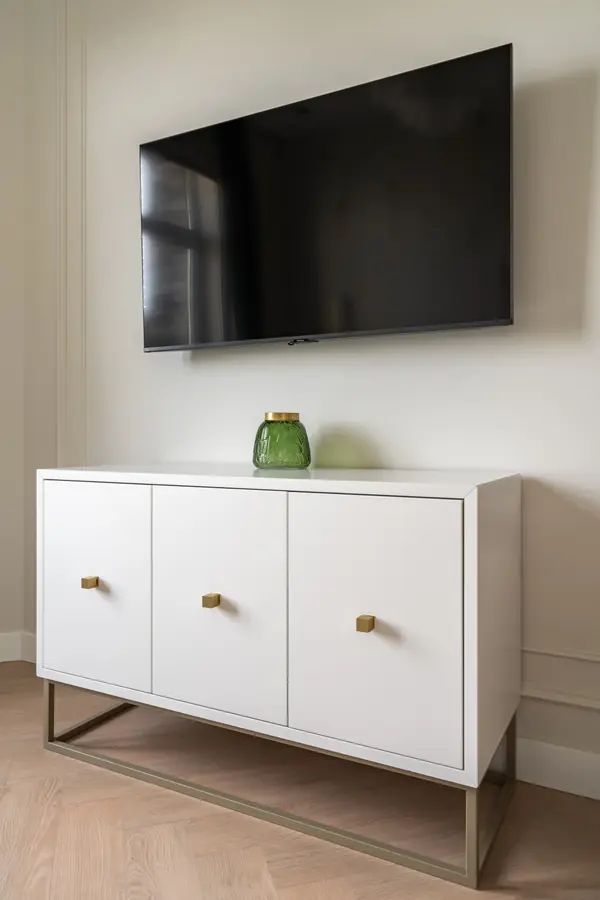 Белая кухня в стиле итальянцев