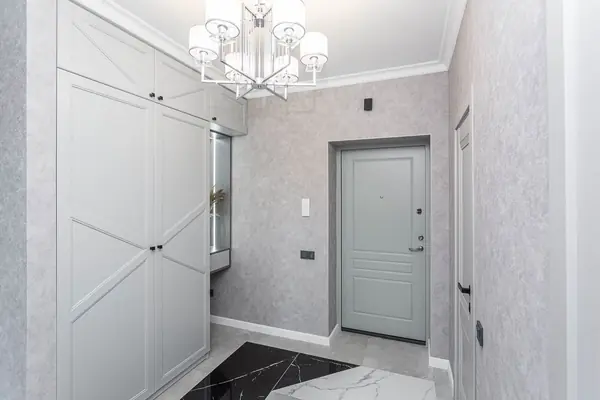 Современный шкаф в прихожую